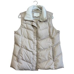 Banana Republic women’s beige Puffer Vest size Large. Preowned